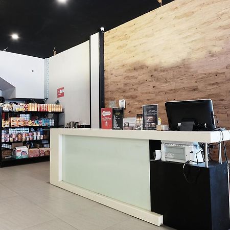 Juanda Airport Hostel Gedangan Ngoại thất bức ảnh